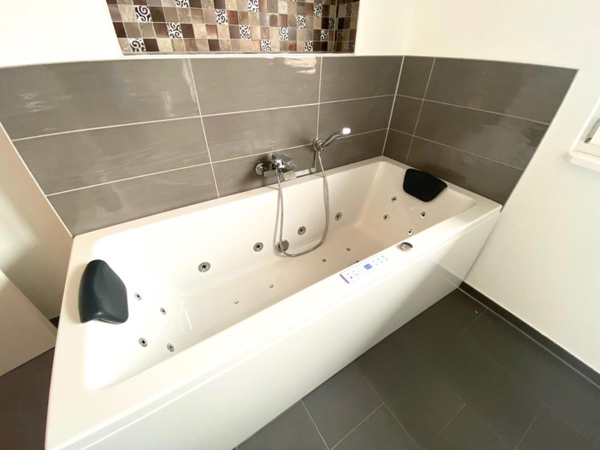Ferienhaus Chalets Инцел Екстериор снимка